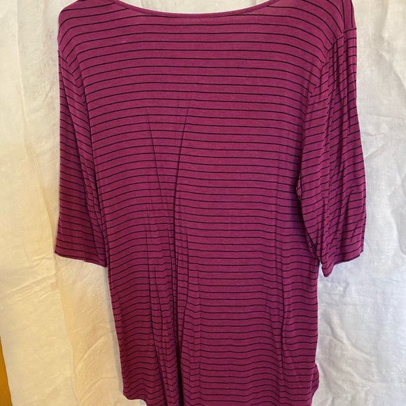 Purple stretch women’s top with black stripes size XL 3/4 sleeve - Picture 2 of 2